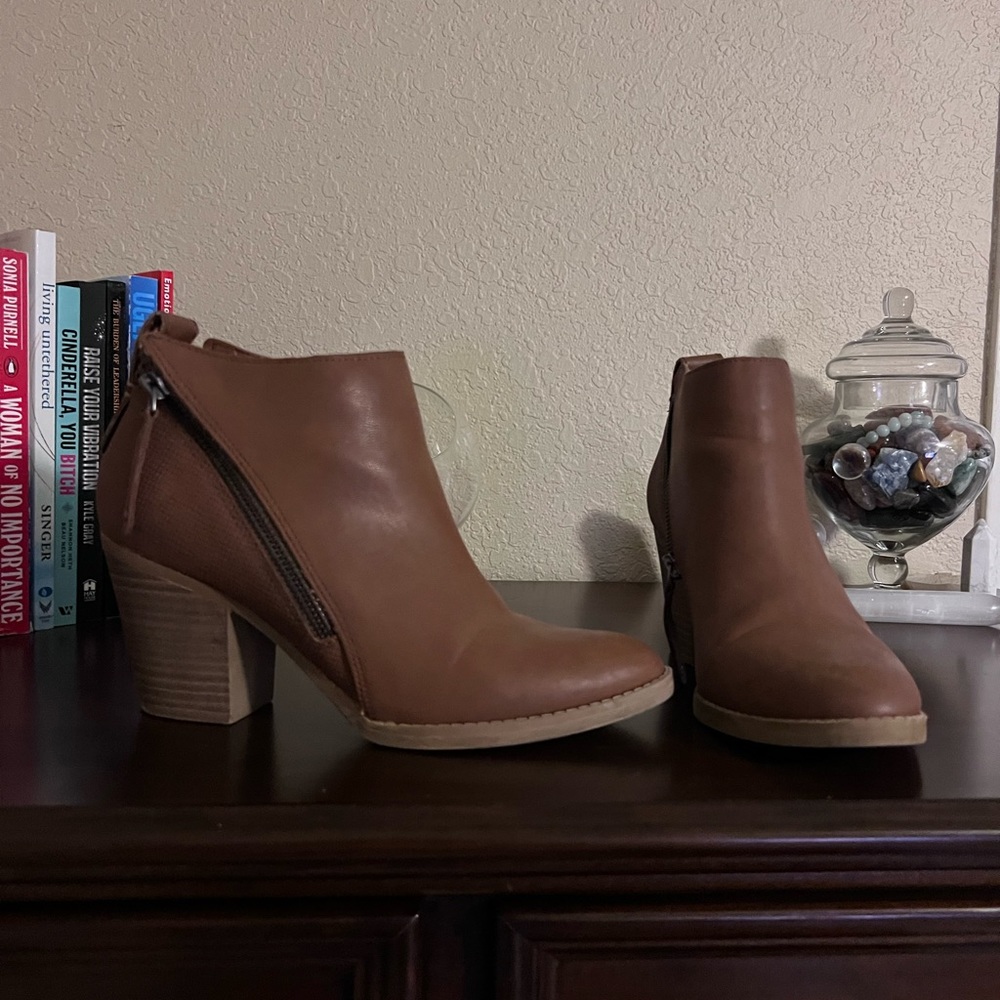 Brown DV short heeled booties